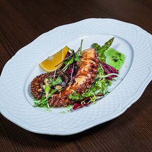 Осьминог на гриле