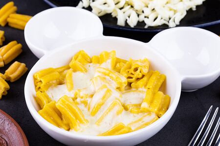 Макарошки с сыром моцарелла