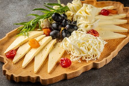 Плато из разных сыров Кавказ