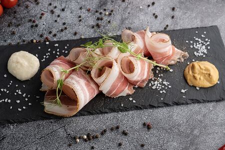 Солонина из cвинoй грудинки с горчицей