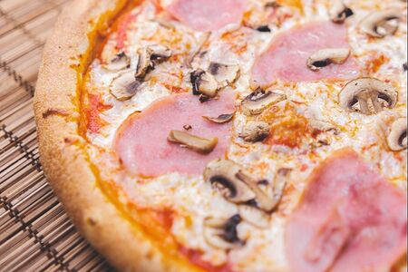 Пицца Ветчина и грибы