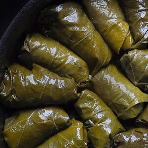 Долма из винoградных листьев