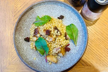 Паста птитим с белыми грибами и трюфельным дрессингом