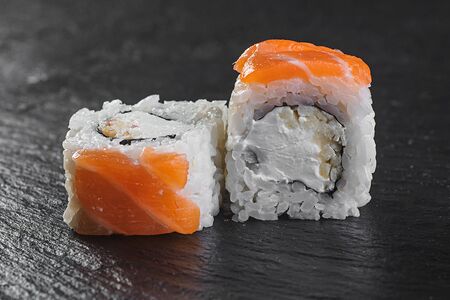 Ролл Филадельфия с яблоком