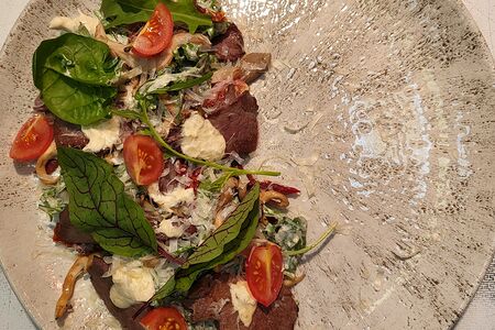 Салат с ростбифом