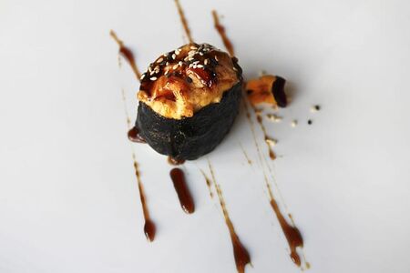 Запечённые суши с морским гребешком