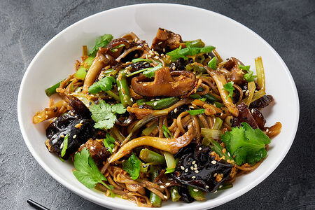 Wok соба с грибами