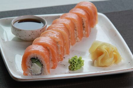 Ролл Филадельфия с лососем