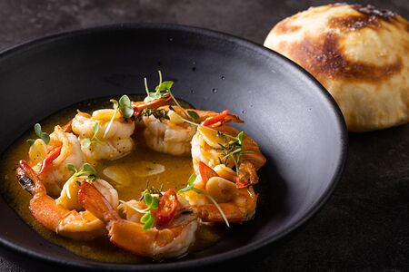 Тигровые креветки с соусом от шефа