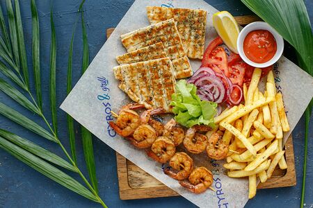 Сувлаки с креветками