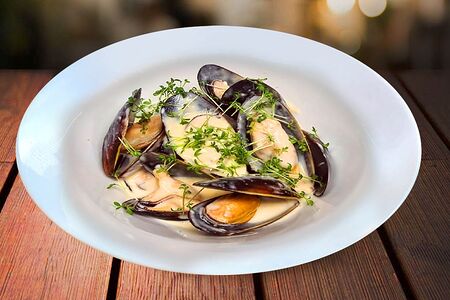 Мидии в створках под соусом sweet Chili Mayo