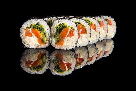 Футомаки лосось