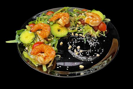 Салат с креветками и вялеными томатами