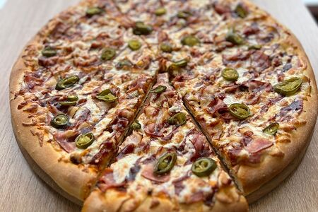 Пицца Барбекю с халапеньо