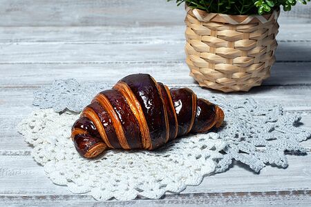 Круассан с шоколадом