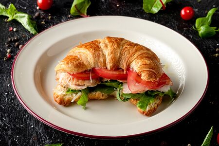 Круассан с курицей