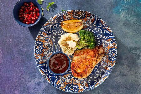 Куриная грудка с цветной капустой и брокколи