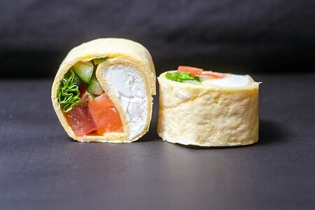 Ролл Тортилья с лососем