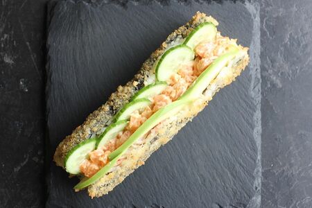 Хот-дог-ролл с лососем