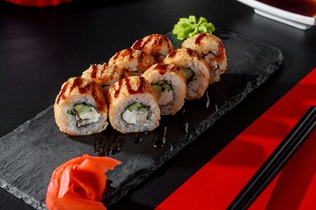 Ролл жареный с угрем