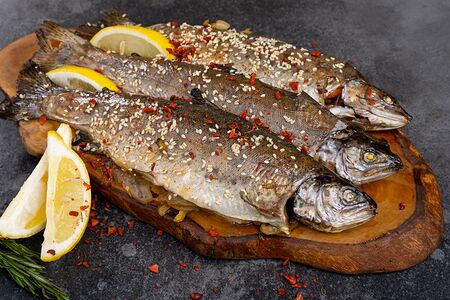 Радужная форель с овощами