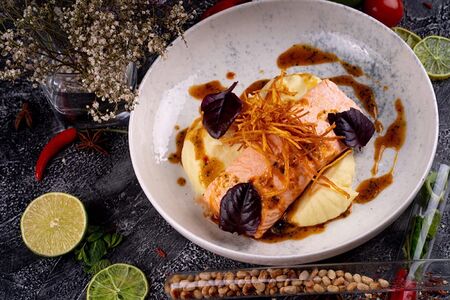 Лосось на пару с картофельным пюре