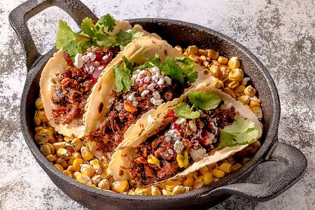 Тако с рваной свининой