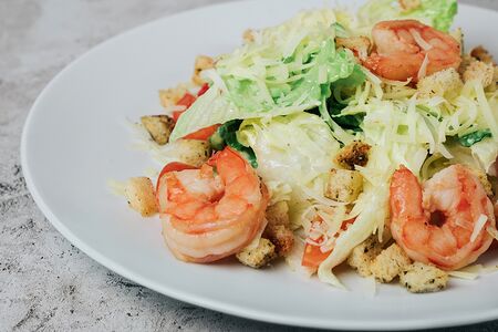 Салат Цезарь с креветкой