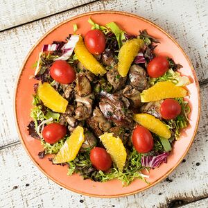 Теплый салат с куриной печенью