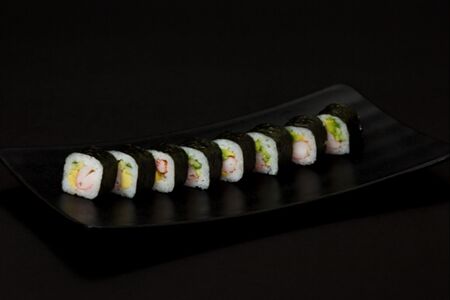 Ролл с креветкой