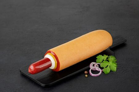 Французский хот-дог с колбаской Бергсалями