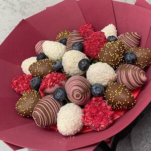 Букет из ягод клубники в шоколаде