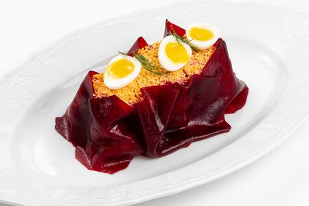 Сельдь в пальто из свеклы