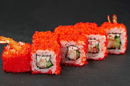 Ролл Калифорния с креветкой темпура