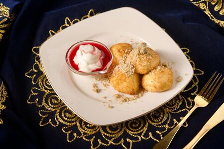 Сырники с вишней 