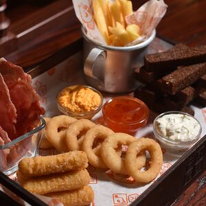 Ассорти хрустящих закусок