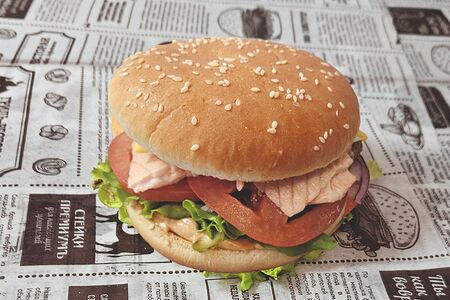 Бургер с лососем