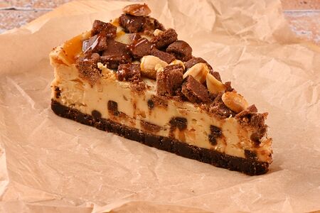 Чизкейк сникерс