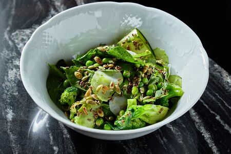 Зеленый салат