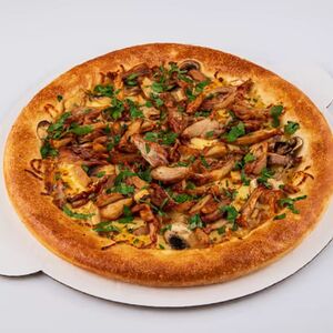 Пицца с курицей карри и грибами