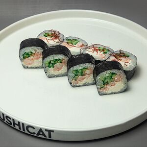 Ролл с креветкой и огурцом