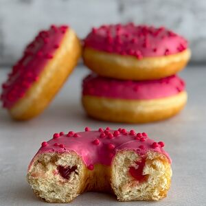 Донат клубничный (Россия)