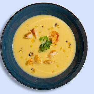 Кукурузный крем с креветками и кокосовым молоком