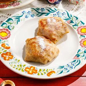 Блины с яблоком и брусникой