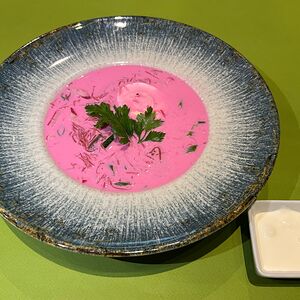 Свекольник на кефире с жареным картофелем