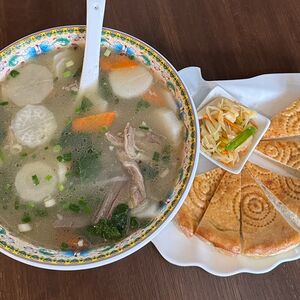 Бульон из Пинляна с бараниной и пампушками