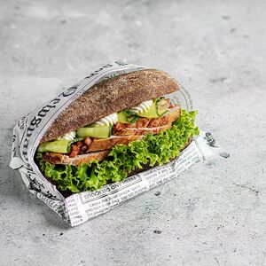 Чиабатта со свиной вырезкой и красным луком