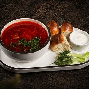 Домашний борщ с говядиной и пампушками