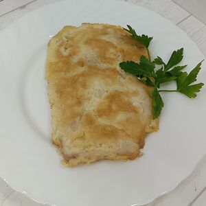 Отбивная из куриного бедра с беконом