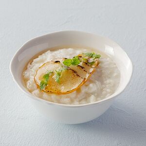 Рисовая каша на миндальном молоке с карамельной грушей